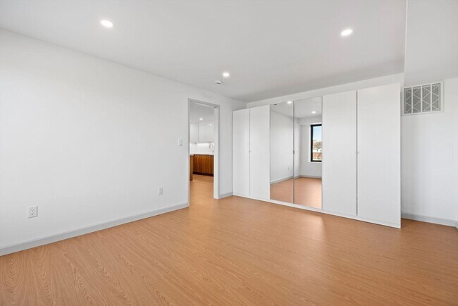 Building Photo - 1243 Beacon St