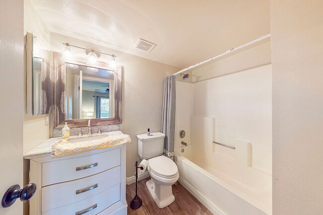 Building Photo - Harbor Walk - 2 Bed / 2 Bath