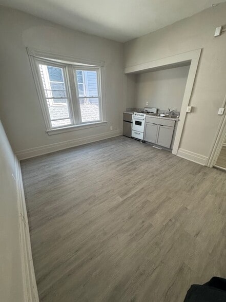 Building Photo - 72 S Union St