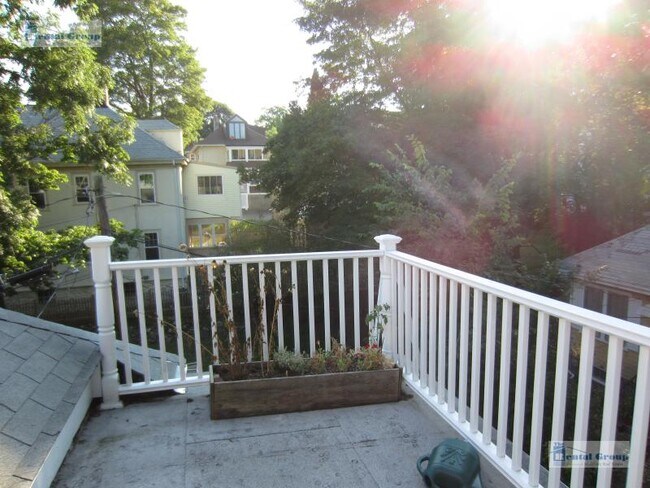 Building Photo - 61 Mount Vernon St