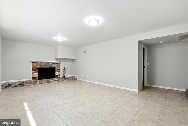 Building Photo - 9104 Hamilton Dr