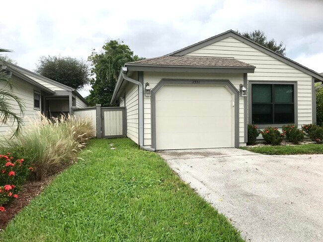 Building Photo - 2551 Bedford Mews Dr