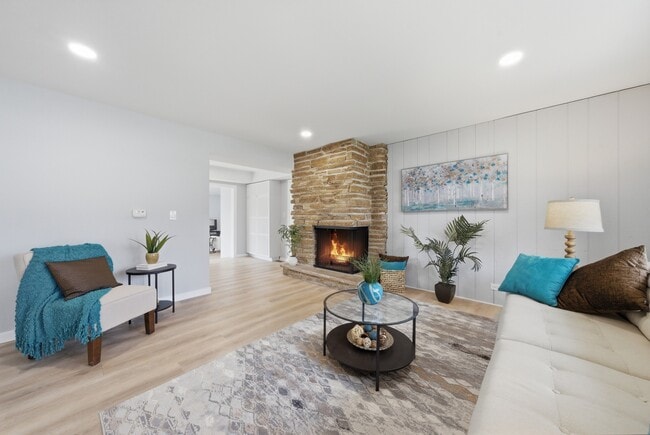 Building Photo - 593 Bristol Ln