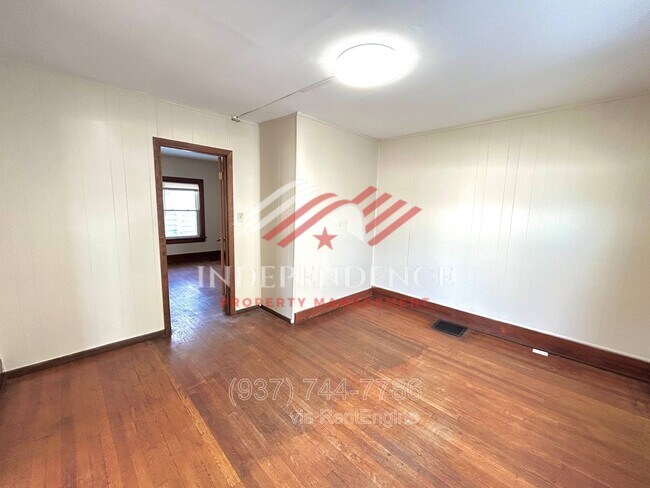 Building Photo - 2806 S Smithville Rd