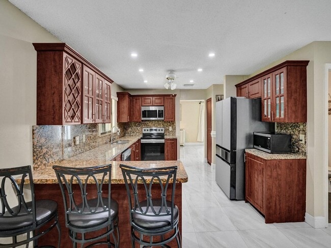 Building Photo - 9610 Dunhill Dr