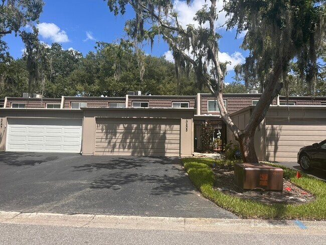 Building Photo - 10605 Carrollbrook Way