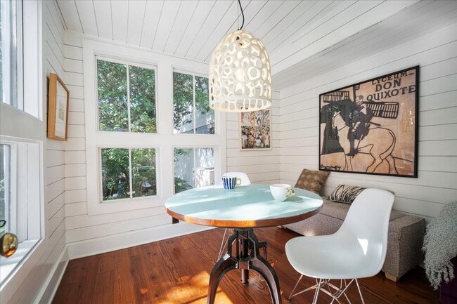 Building Photo - 237 Coming St