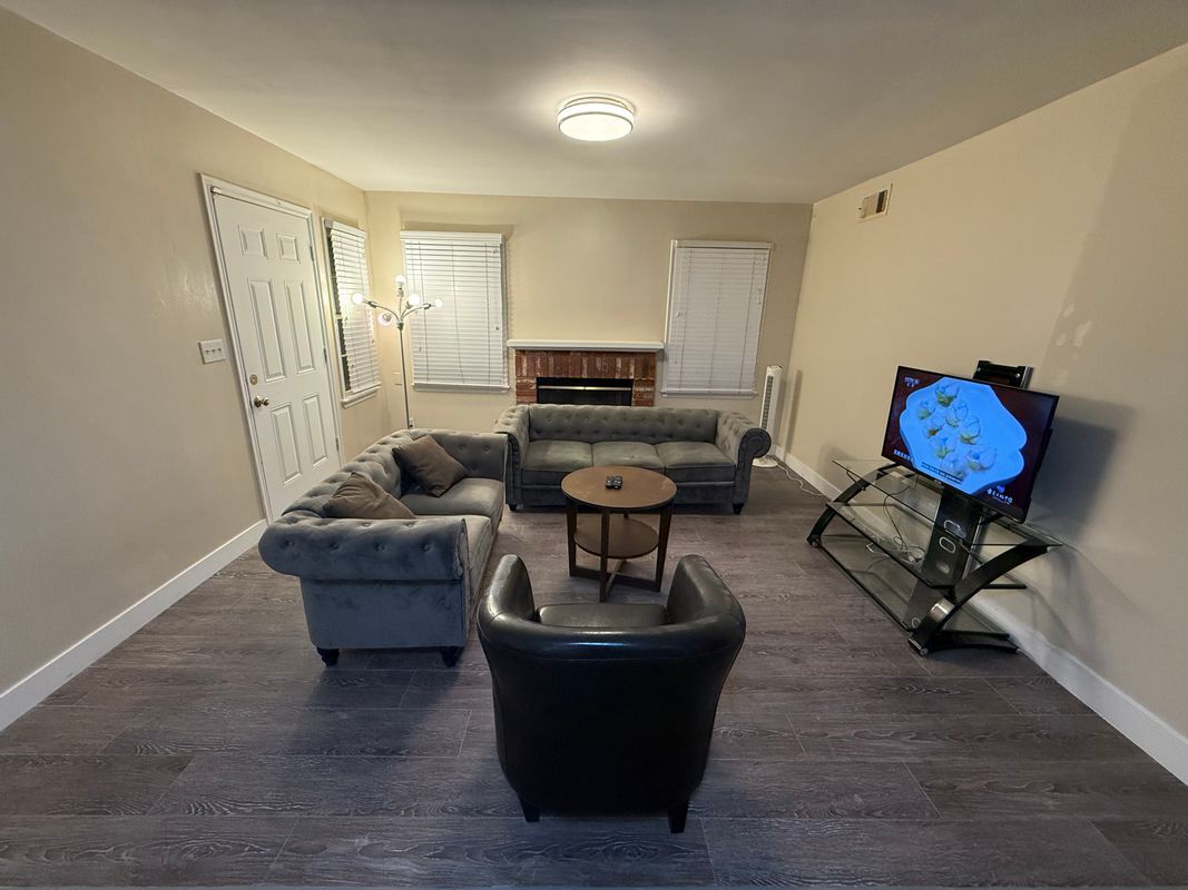 Building Photo - 647 Gartel Dr