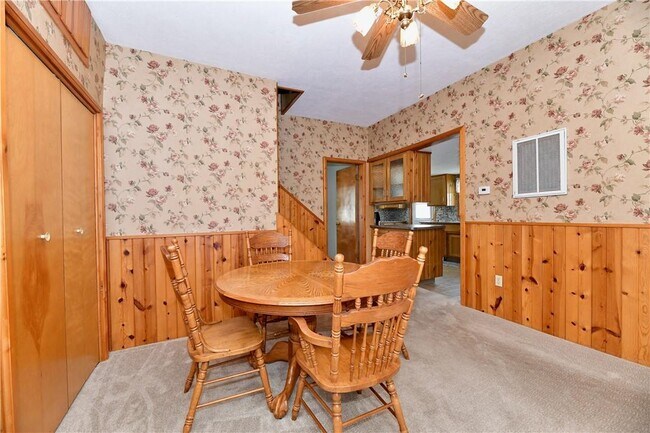 Building Photo - 2415 S A St