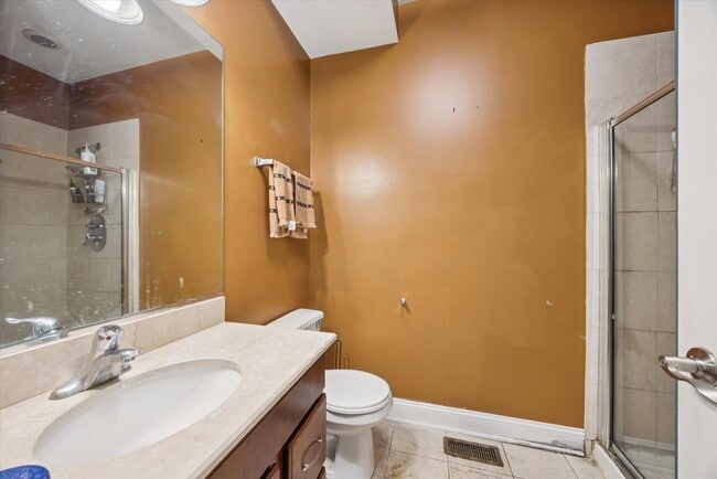 Building Photo - 641 E 50th St