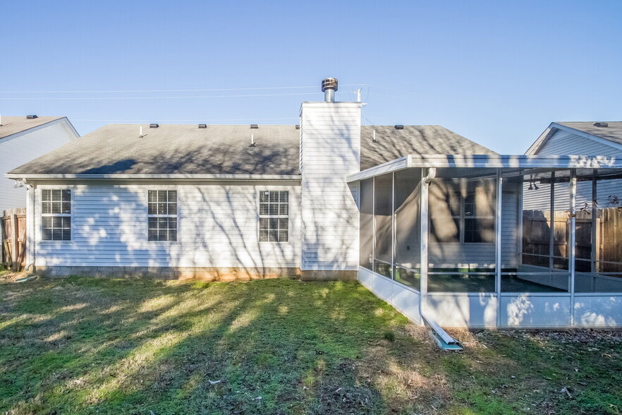Building Photo - 1318 Eastwoods Dr