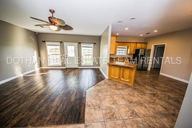 Building Photo - Country Living!