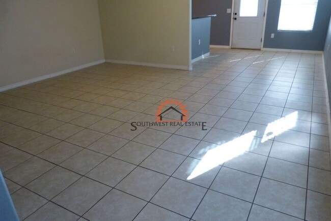 Building Photo - Spacious- 2 bedroom 2.5 bath 1 car garage apartment