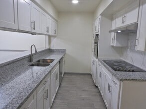 Building Photo - 408 E Coombs St