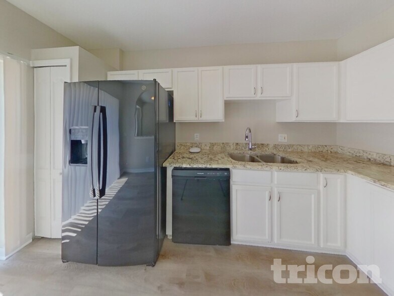 Building Photo - 10645 Navigation Dr