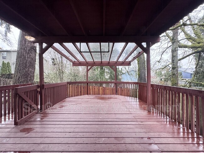 Building Photo - 324 SE 30th Ave