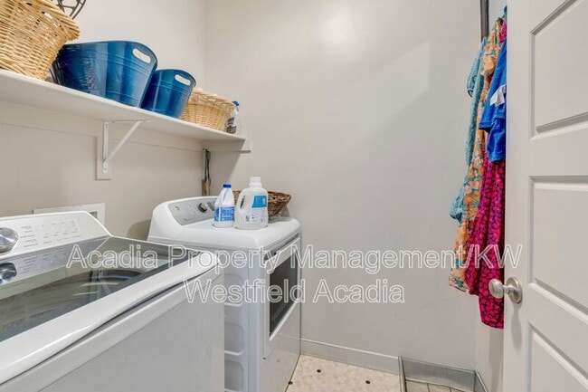 Building Photo - 1460 Lowe Peak Dr