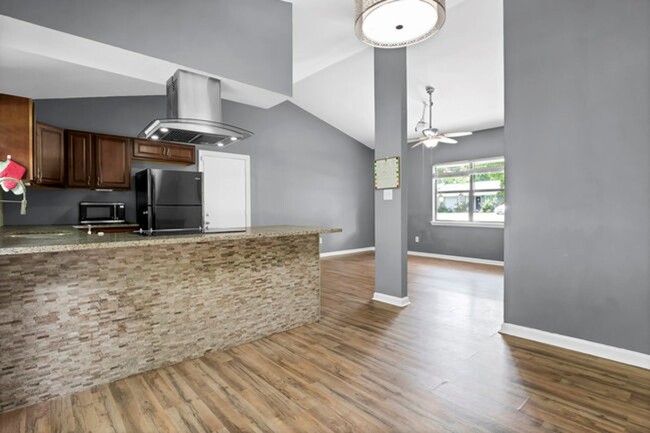 Building Photo - 221 Pollard Dr