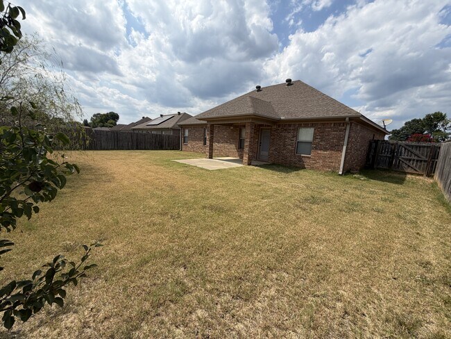 Building Photo - 1417 Puritan Dr