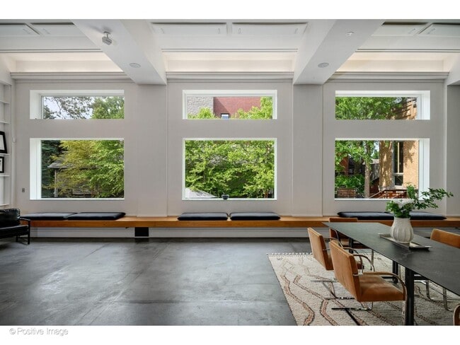 Building Photo - 1019 N Wolcott Ave