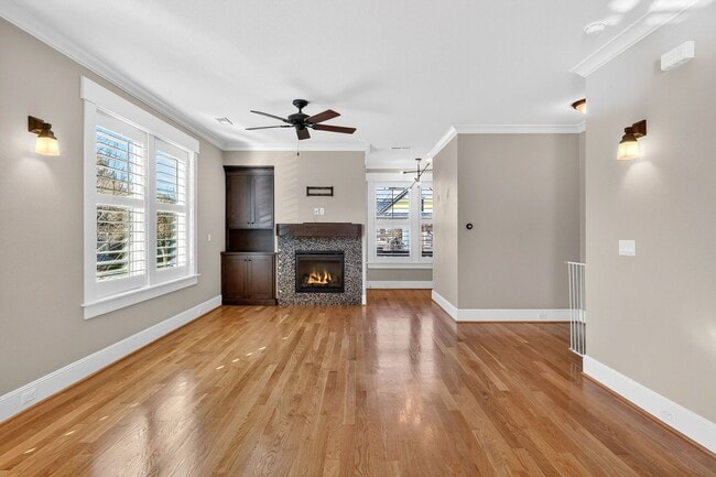 Building Photo - 100 NE Ivy St