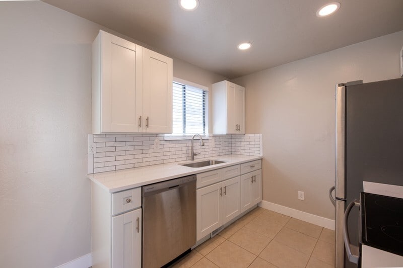 Building Photo - 5235 S Glendon Wy