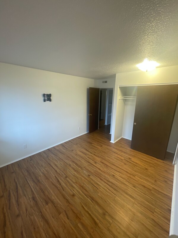 Building Photo - 326 14th Ave S