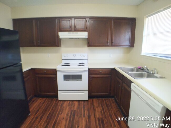 Building Photo - Apartment