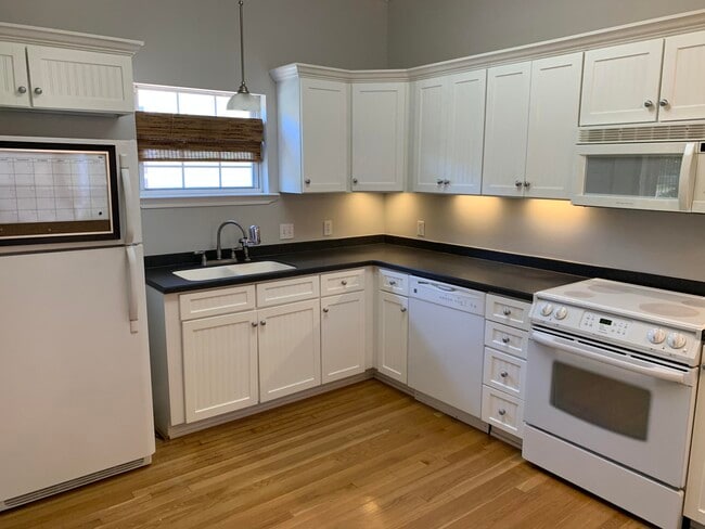 Building Photo - 4565 Woodwind Dr