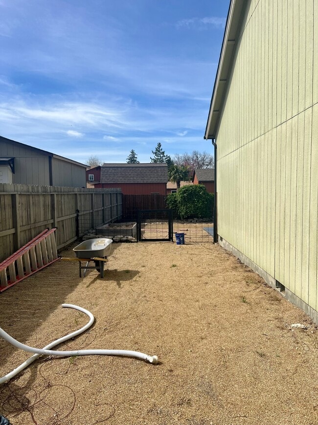 Building Photo - 1548 Inverness Dr