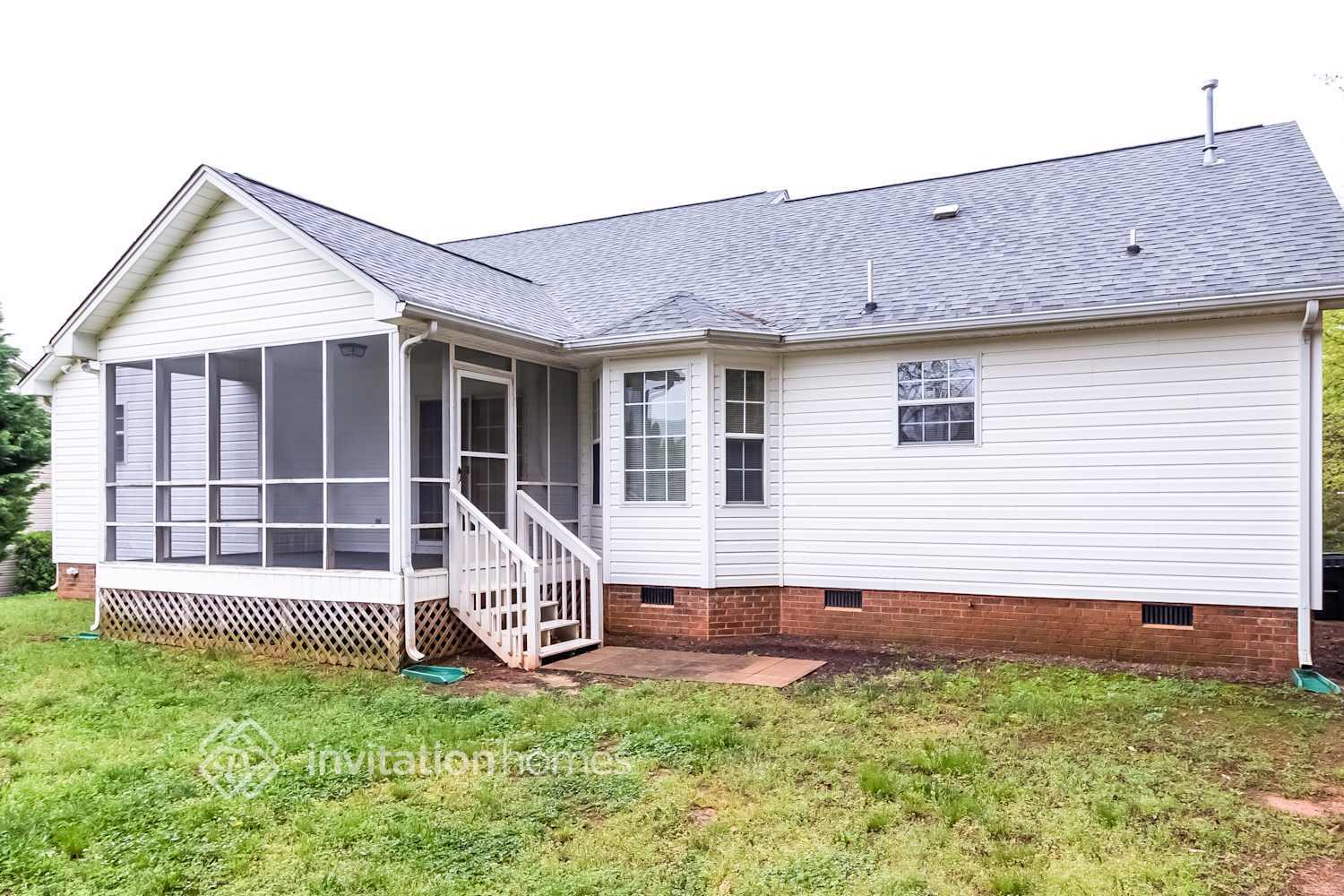 Building Photo - 400 Bennington Dr