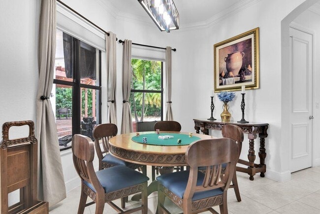 Building Photo - 10703 Versailles Blvd