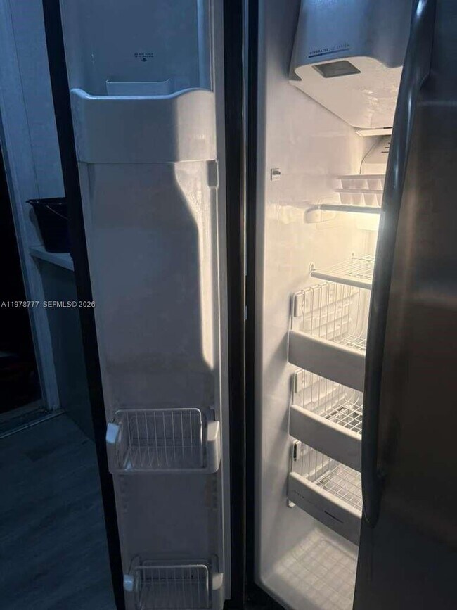 Building Photo - 1715 NW 8th Ct