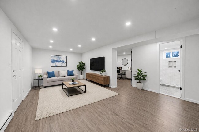 Building Photo - 68-21 Cloverdale Ln