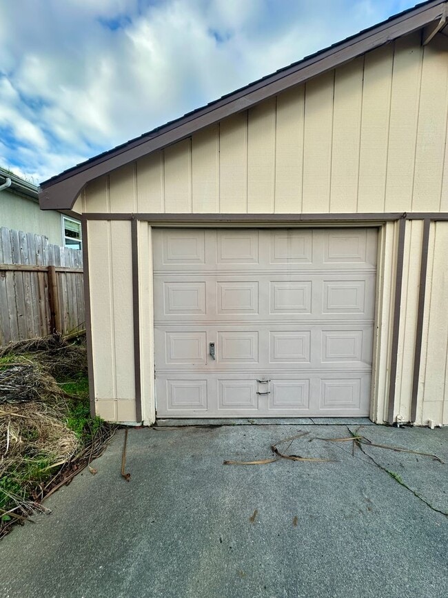 Building Photo - Bright and Clean, 3 Bedroom Home in Myrtletown