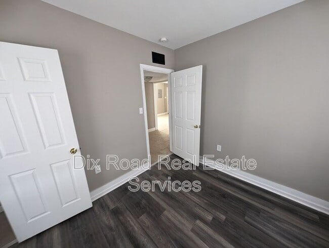 Building Photo - 1047 Lexington Ave