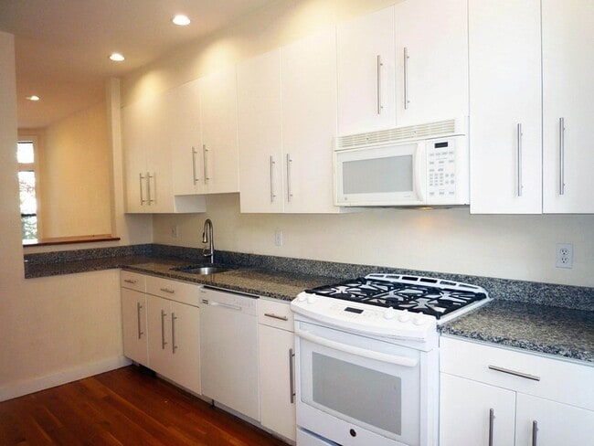 Building Photo - 13 Roberts Rd