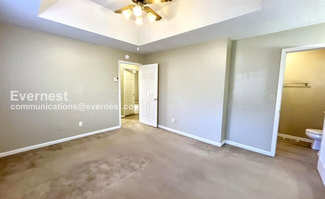 Building Photo - 4911 Hunter Village Dr