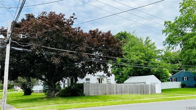 Building Photo - 202 Elm St