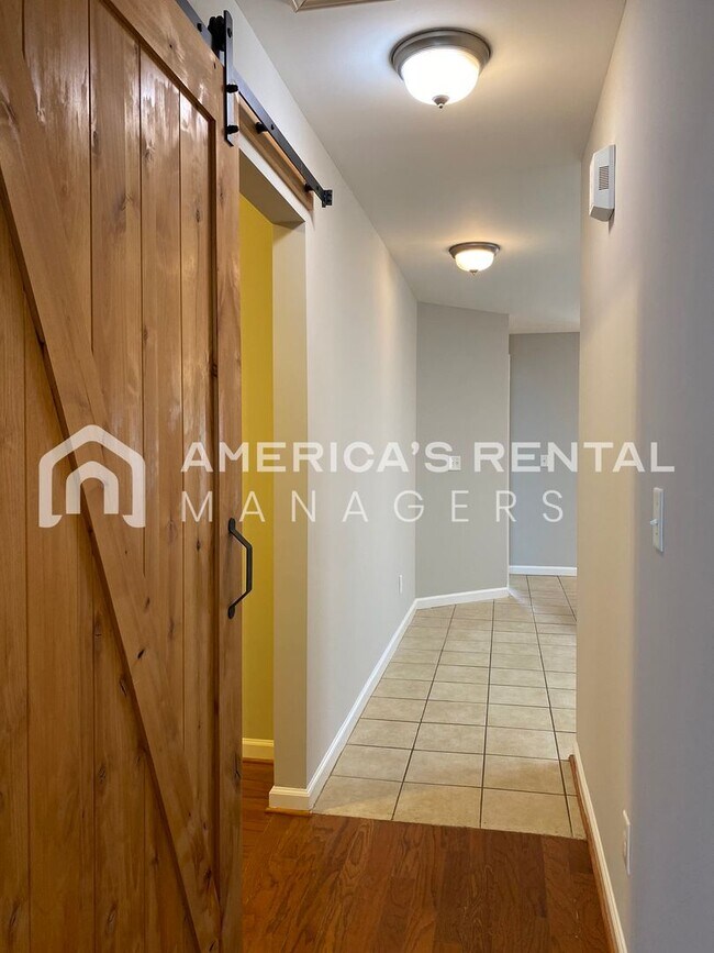 Building Photo - DEPOSIT PENDING!!! Townhome for Rent in Bessemer!  View with 48 Hours Notice!