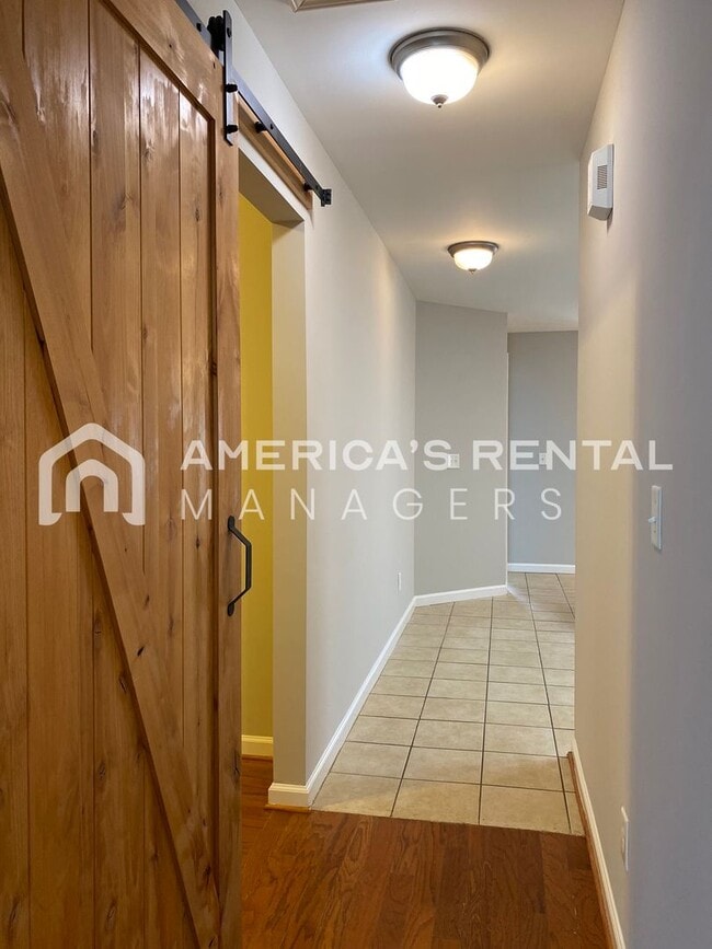 Building Photo - Townhome for Rent in Bessemer!  View with 48 Hours Notice!