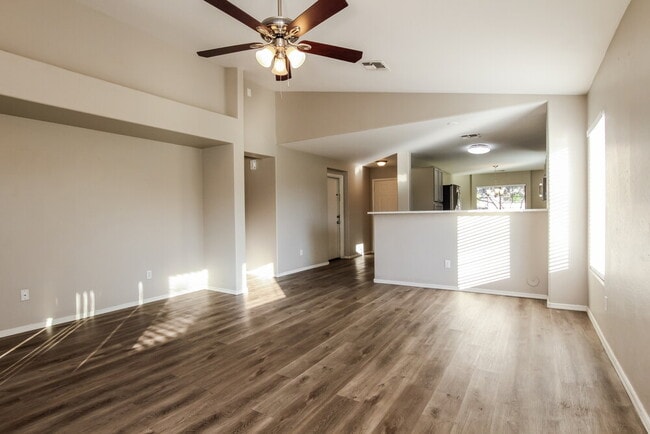 Building Photo - 1607 W Nancy Ln