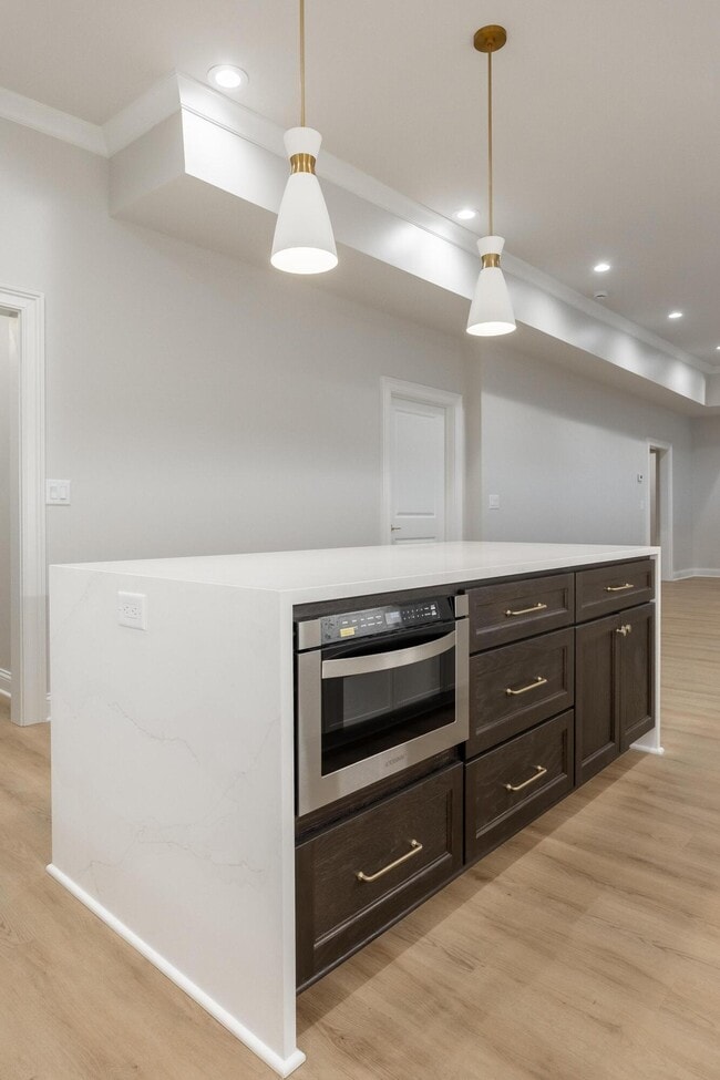 Building Photo - 265 Trunk St NE