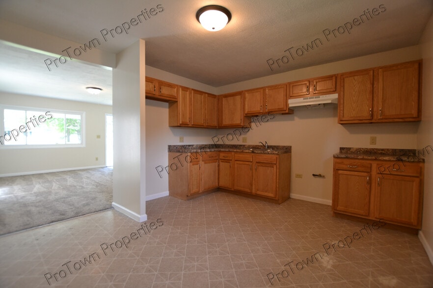 Building Photo - 2315 Birchwood Ln