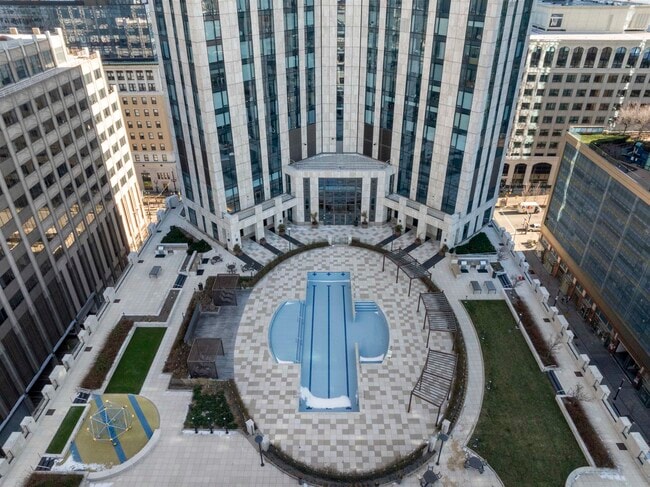 Building Photo - 99 Hudson St