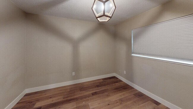 Building Photo - 1713 El Paseo Dr