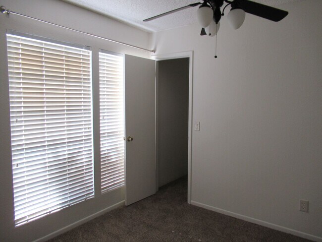 Building Photo - Nice 4 Bedroom + Den Home With Pool In AHW...