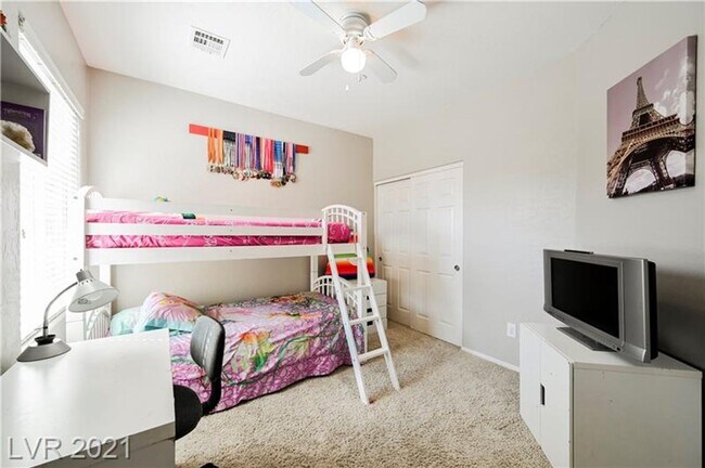 Building Photo - Beautiful townhouse for Rent!