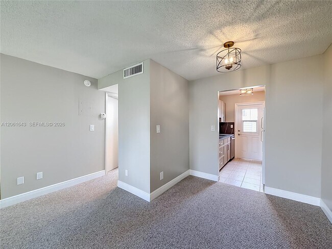 Building Photo - 6211 SW 37th St