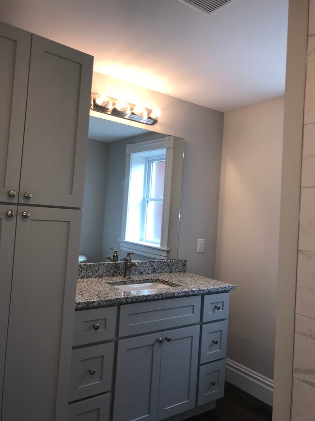 Building Photo - 5890 Cates Ave